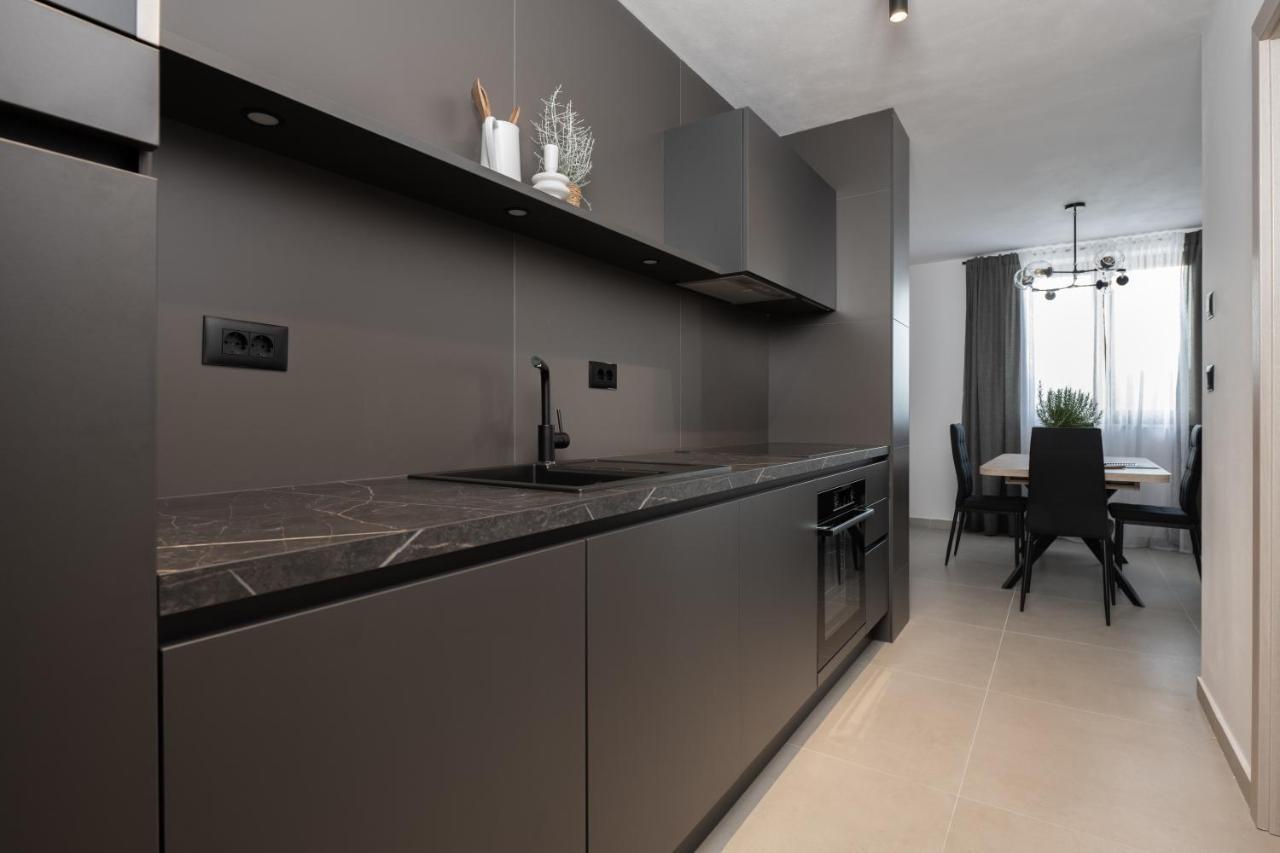 V Residence Apartments Рабац Екстериор снимка