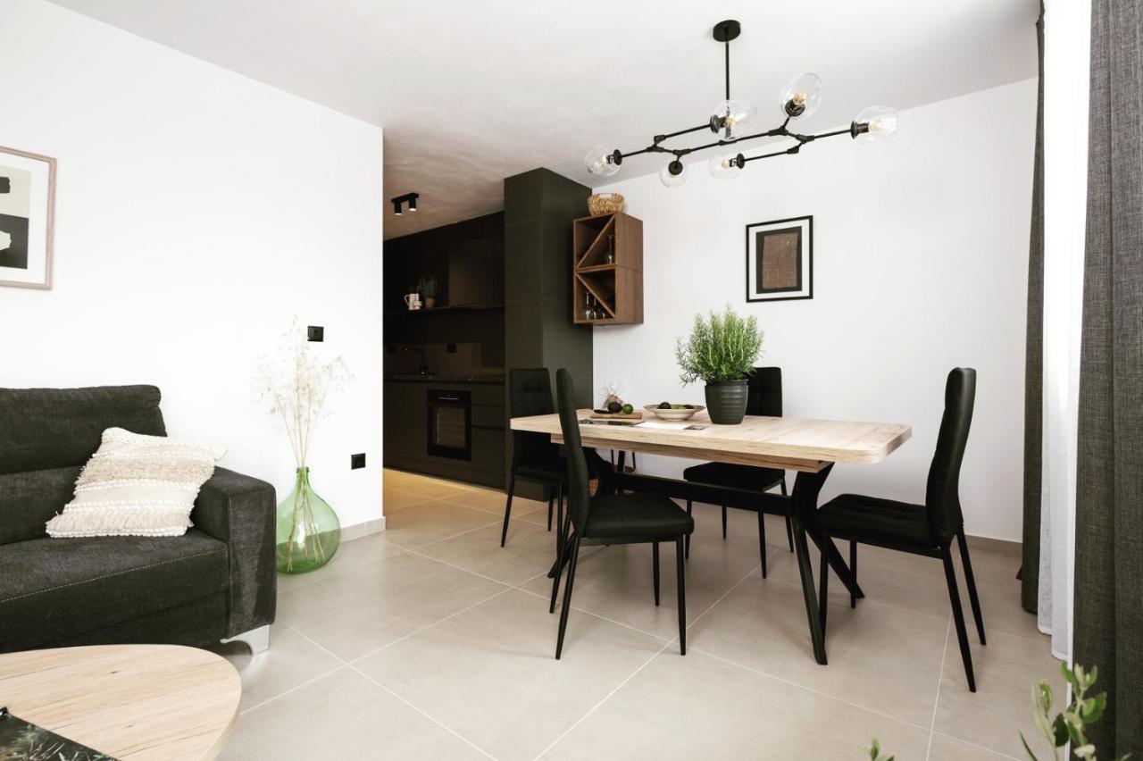V Residence Apartments Рабац Екстериор снимка