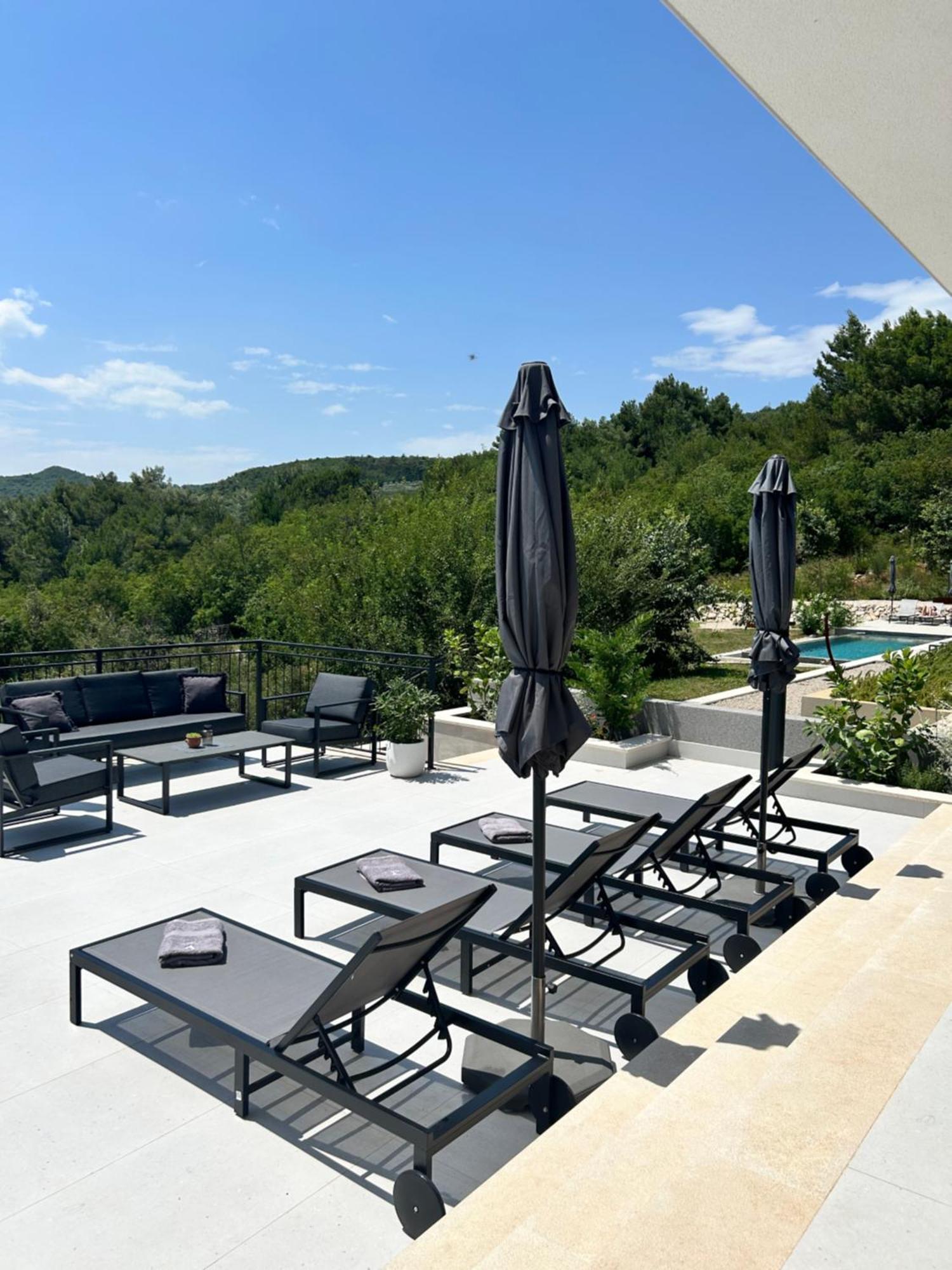 V Residence Apartments Рабац Екстериор снимка